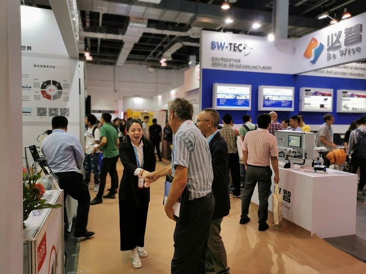 午夜精品久久久日本午夜福利视频APP设备在展览会