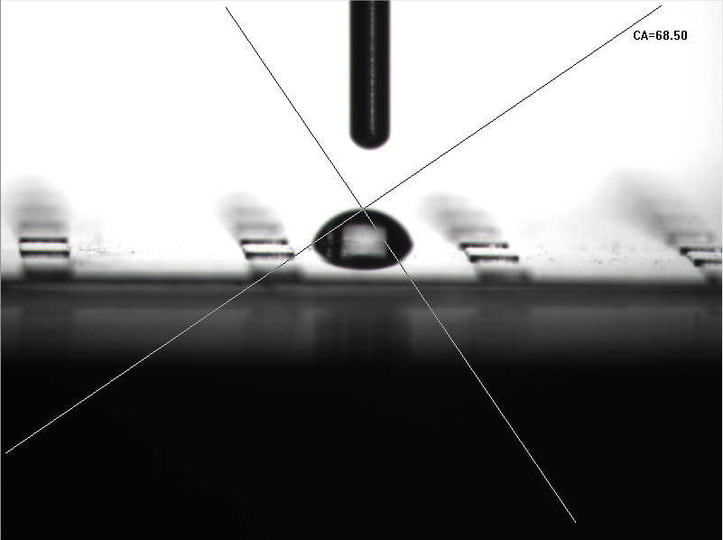 低压真空等离子表面活化处理前，表面水滴角度数为68.5°-午夜精品久久久午夜电影网站机