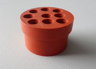 图1-午夜精品久久久午夜电影网站机所处理的军工连接器底座样品